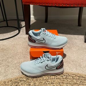 Nike Light Gray Running Shoes